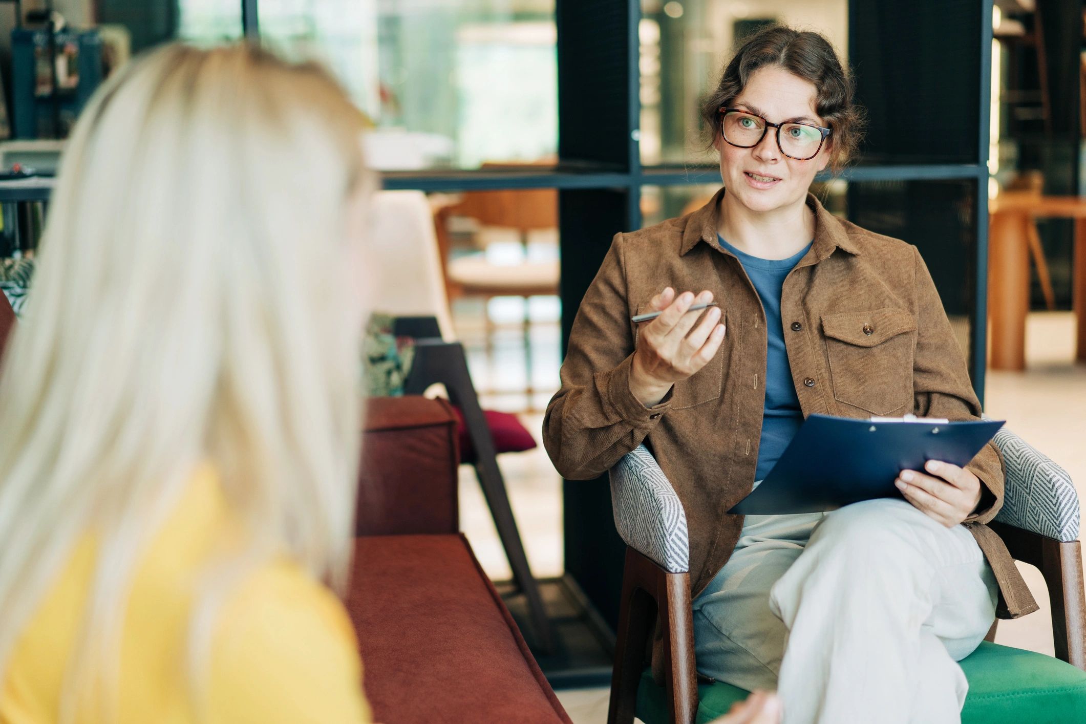 Coach and client talking in a mentoring meeting